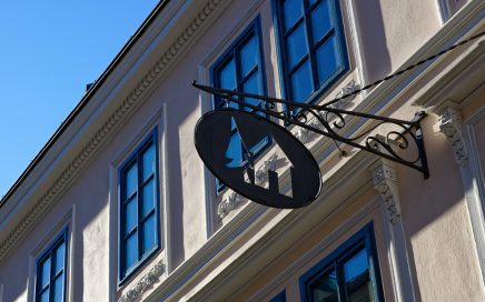 1070 Vienna Myrthengasse - Schild aussen / Sign outside