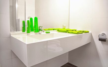 1200 Vienna Brigittenau Wien - Badezimmer / bath room Youth Palace