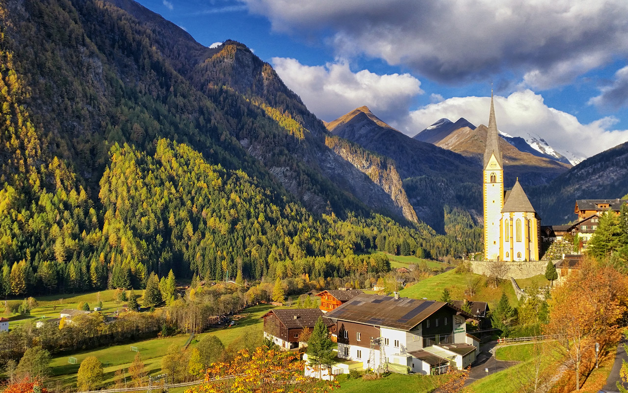 Bergpanorama Jugendgästehaus Heiligenblut am Großglockner im Herbst