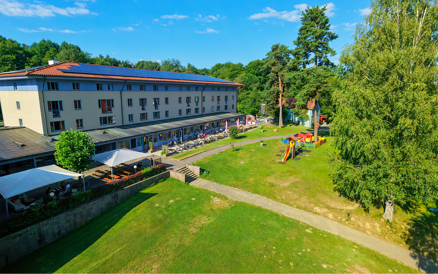 Jugendgaestehaus-Cap-Woerth-Drohnenaufnahme-Juni-2026-Web-23 Jugend- und Familiengästehaus Cap Wörth von oben (Luftaufnahme Juni 2026)