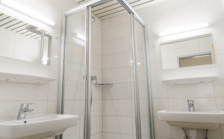 Jugendgästehaus Klagenfurt Badezimmer - © Christoph Sammer