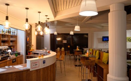 Jugendgästehaus Klagenfurt Lobby Café - © Christoph Sammer