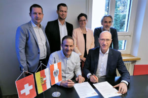 Unterschrift Kooperationsvereinbarung zwischen Schweizer & Kärntner Jugendherbergsverband