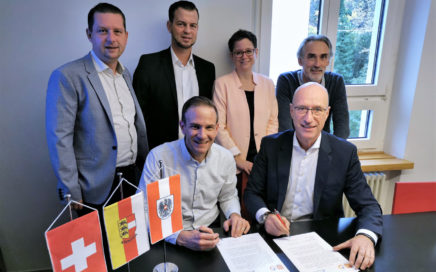 Unterschrift Kooperationsvereinbarung zwischen Schweizer & Kärntner Jugendherbergsverband
