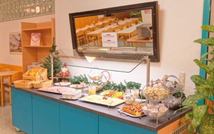 Jugendgästehaus Linz Frühstücksbuffet - © Christoph Sammer