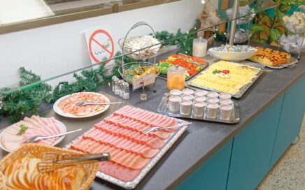 Jugendgästehaus Linz Frühstücksbuffet - © Christoph Sammer