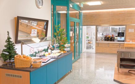 Jugendgästehaus Linz Frühstücksbuffet - © Christoph Sammer