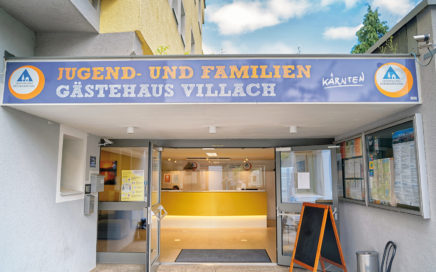 Jugendgästehaus Villach Eingang - © Christoph Sammer