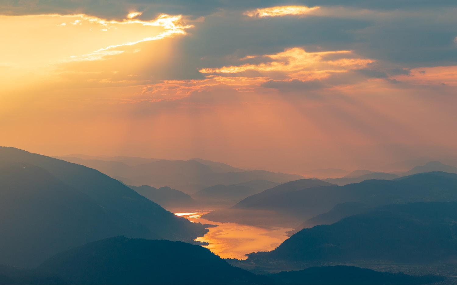 Sonnenaufgang am Ossiacher See, Foto: pixabay