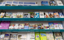 Prospekteregal ÖJHV Service Center ÖJHV Service Center Prospekteregal- © Christoph Sammer